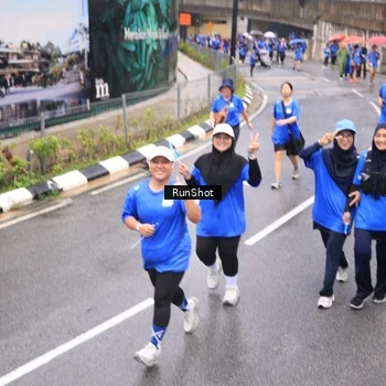 Runner Photo 7948492