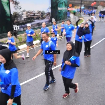 Runner Photo 7948830
