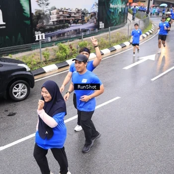 Runner Photo 7948915