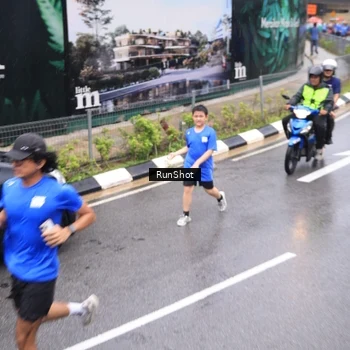 Runner Photo 7948947