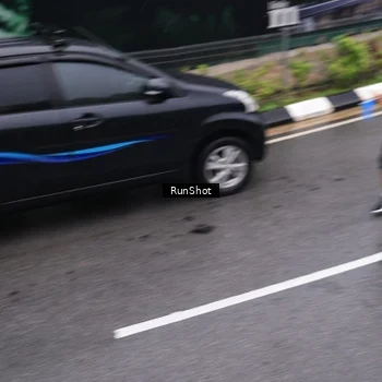 Runner Photo 7949444