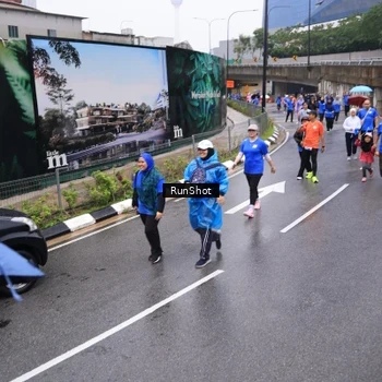 Runner Photo 7949521
