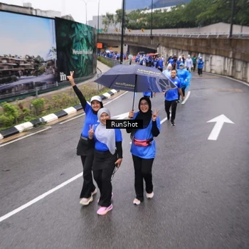 Runner Photo 7950098