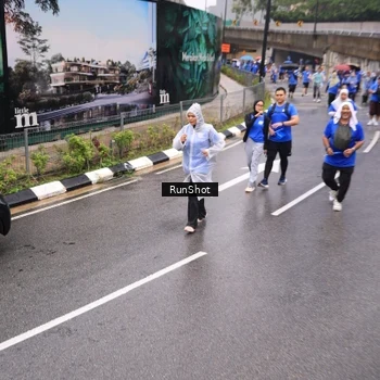 Runner Photo 7950135