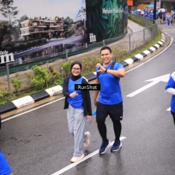 Runner Photo 7950153