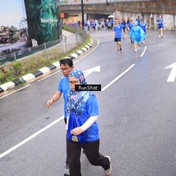 Runner Photo 7950336