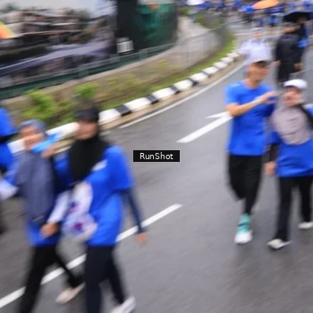 Runner Photo 7950653