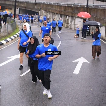 Runner Photo 7950848