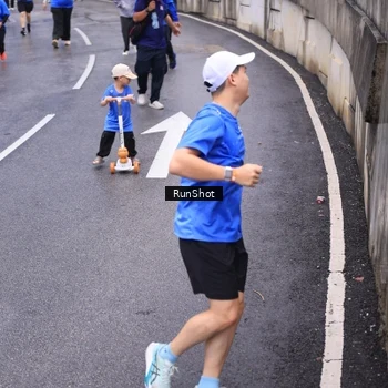 Runner Photo 7951020