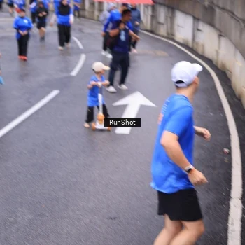 Runner Photo 7951021