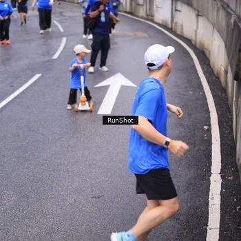 Runner Photo 7951025