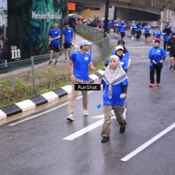 Runner Photo 7951027