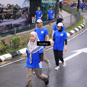 Runner Photo 7951049