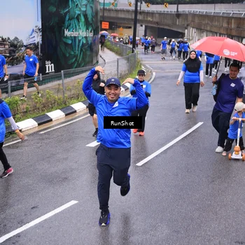 Runner Photo 7951080