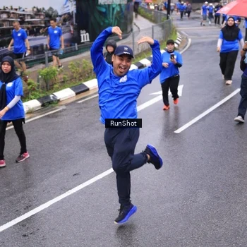 Runner Photo 7951088