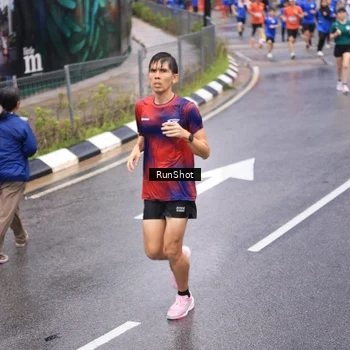 Runner Photo 7951135
