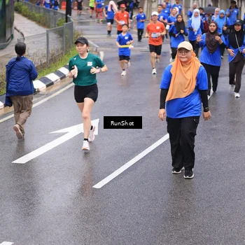 Runner Photo 7951338