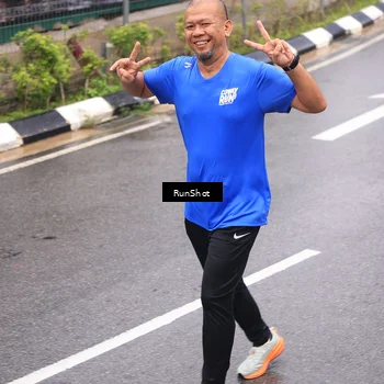 Runner Photo 7951344