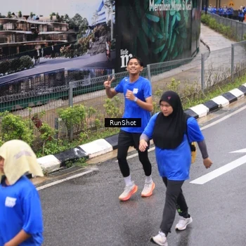 Runner Photo 7951492
