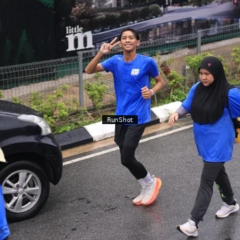 Runner Photo 7951504