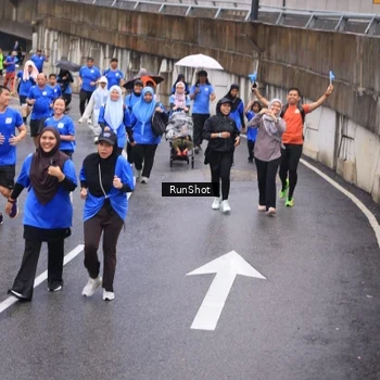 Runner Photo 7951730