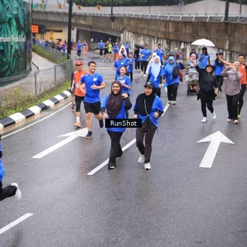 Runner Photo 7951785