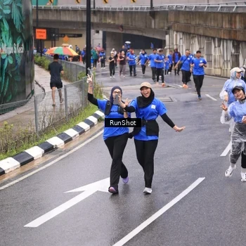 Runner Photo 7951818