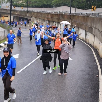 Runner Photo 7952045