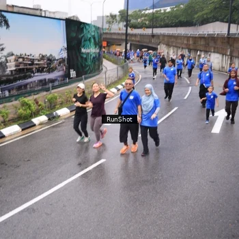Runner Photo 7952078
