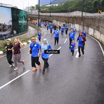 Runner Photo 7952084