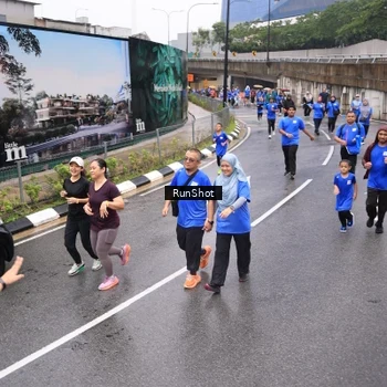 Runner Photo 7952091