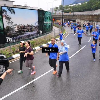 Runner Photo 7952092