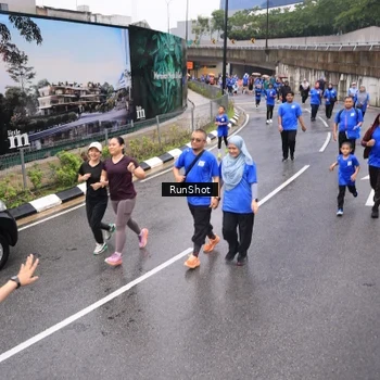 Runner Photo 7952104