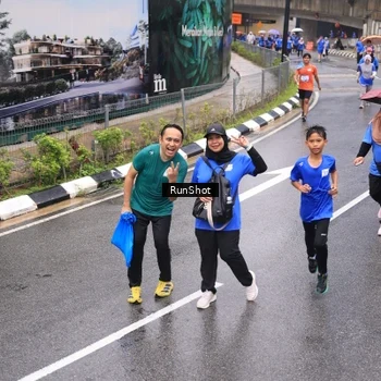 Runner Photo 7952411
