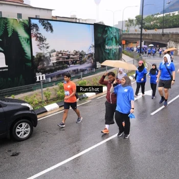 Runner Photo 7952516