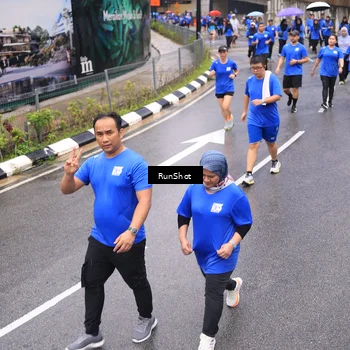 Runner Photo 7952658