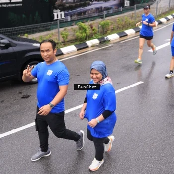 Runner Photo 7952671