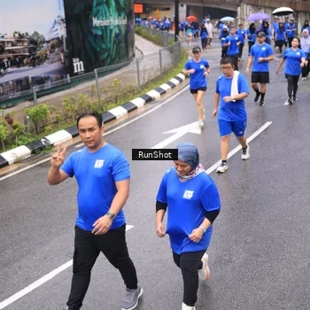 Runner Photo 7952714