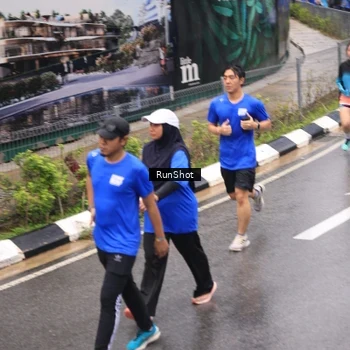 Runner Photo 7952810