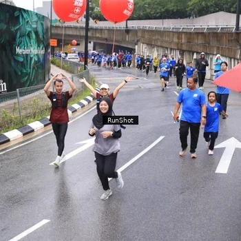 Runner Photo 7953100