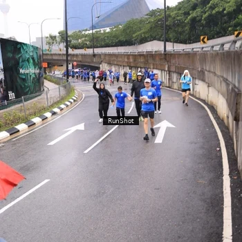 Runner Photo 7953146