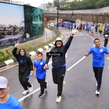 Runner Photo 7953176