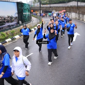 Runner Photo 7953796