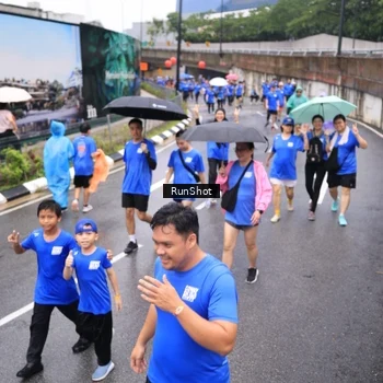 Runner Photo 7954172