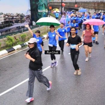Runner Photo 7954299