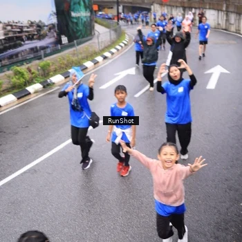 Runner Photo 7954996