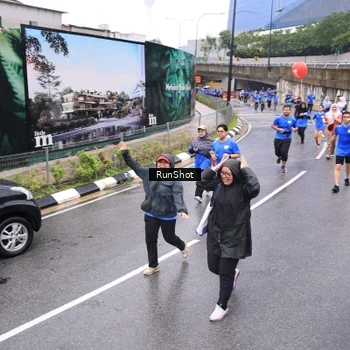 Runner Photo 7955026