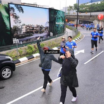 Runner Photo 7955030
