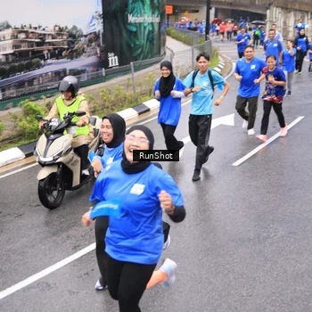 Runner Photo 7955549