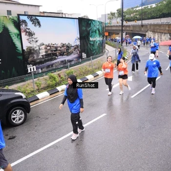 Runner Photo 7956049